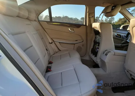 2014 Mercedes-Benz E 350 z USA, uszkodzony, nr VIN WDDHF5KB4EB049264